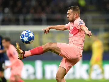 Jordi Alba controla el balón en el partido contra el Inter Jordi Alba controla el balón en el partido contra el Inter