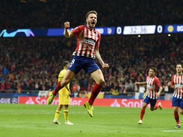 Saúl celebra su gol contra el Dortmund