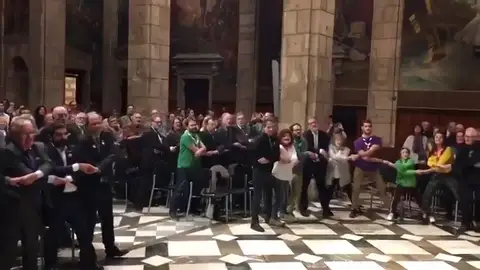 El comentado vídeo de Torra cantando y bailando que ha provocado la mofa en Twitter El comentado vídeo de Torra cantando y bailando que ha provocado la mofa en Twitter