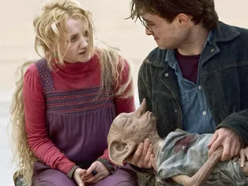 Harry y Luna se despiden de Dobby Harry y Luna se despiden de Dobby