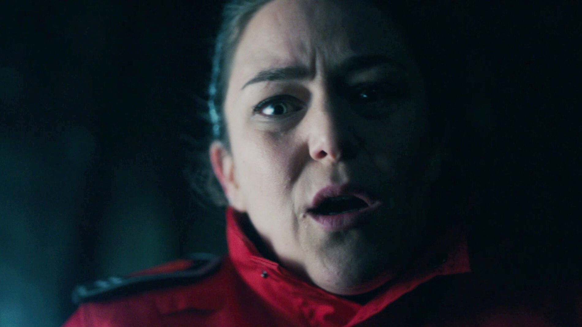 Susana encuentra a Jon malherido en medio del bosque