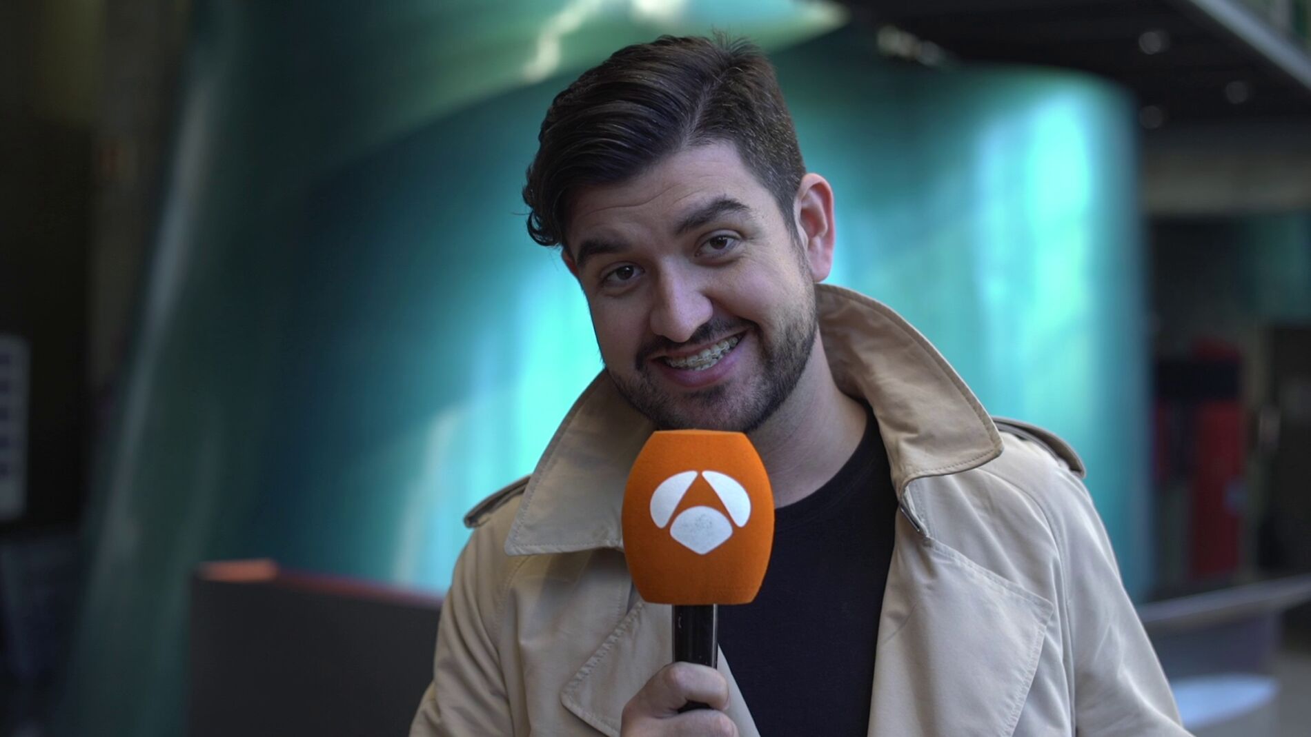 Manu S&aacute;nchez confiesa que vendr&aacute; "acompa&ntilde;ado" para imitar a Javier Gurruchaga