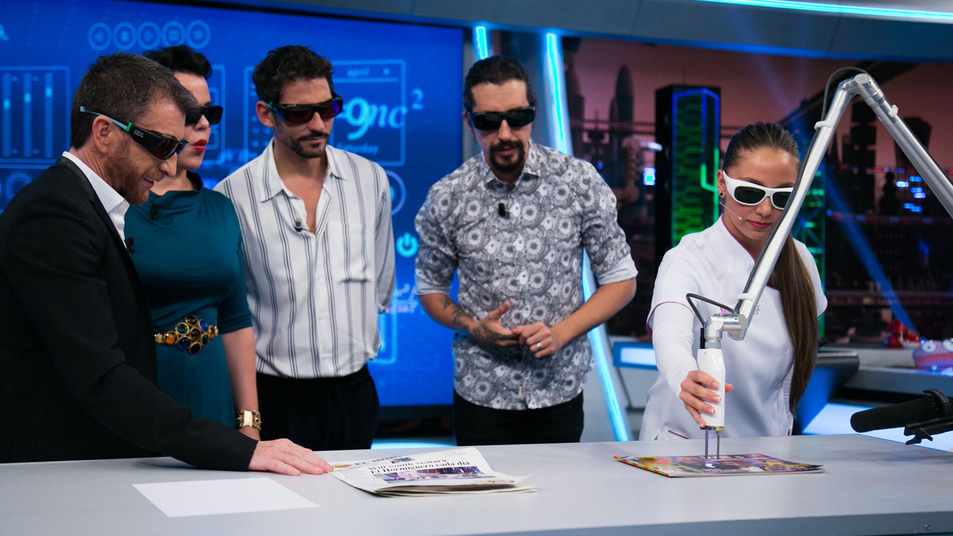 V&Iacute;DEO: Debi Mazar y Paco Le&oacute;n alucinan con el borrador l&aacute;ser ac&uacute;stico, la revoluci&oacute;n para quitar tatuajes de tu piel