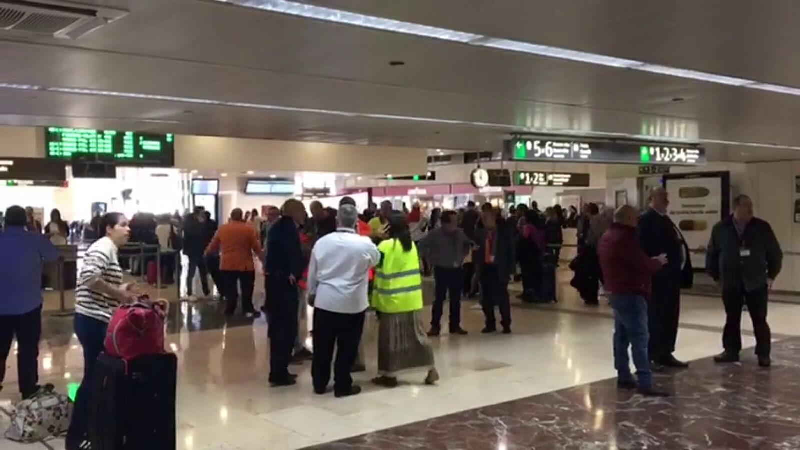 Así fue el desalojo del AVE en Sants tras una falsa alarma
