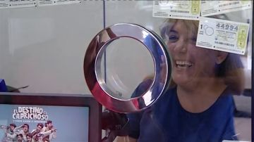 Una lotera guarda un décimo premiado con 60.000 euros a un cliente que siempre jugaba a ese número Una lotera guarda un décimo premiado con 60.000 euros a un cliente que siempre jugaba a ese número