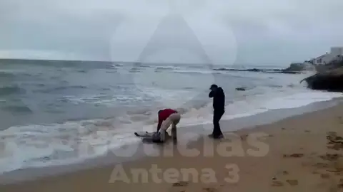 Hallan el cadáver de un hombre en la playa de Zahora Hallan el cadáver de un hombre en la playa de Zahora