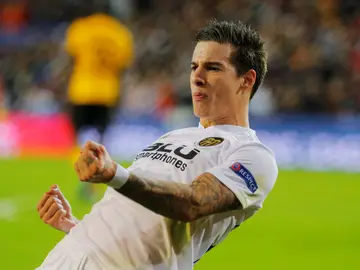 Santi Mina celebra uno de sus goles contra el Young Boys Santi Mina celebra uno de sus goles contra el Young Boys
