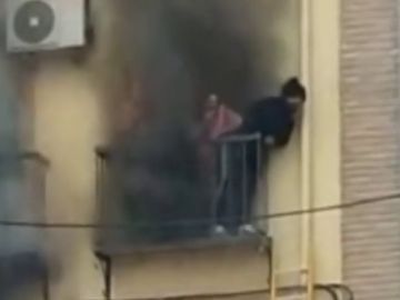 Un incendio en una vivienda del casco antiguo de Jaén deja a cinco personas heridas