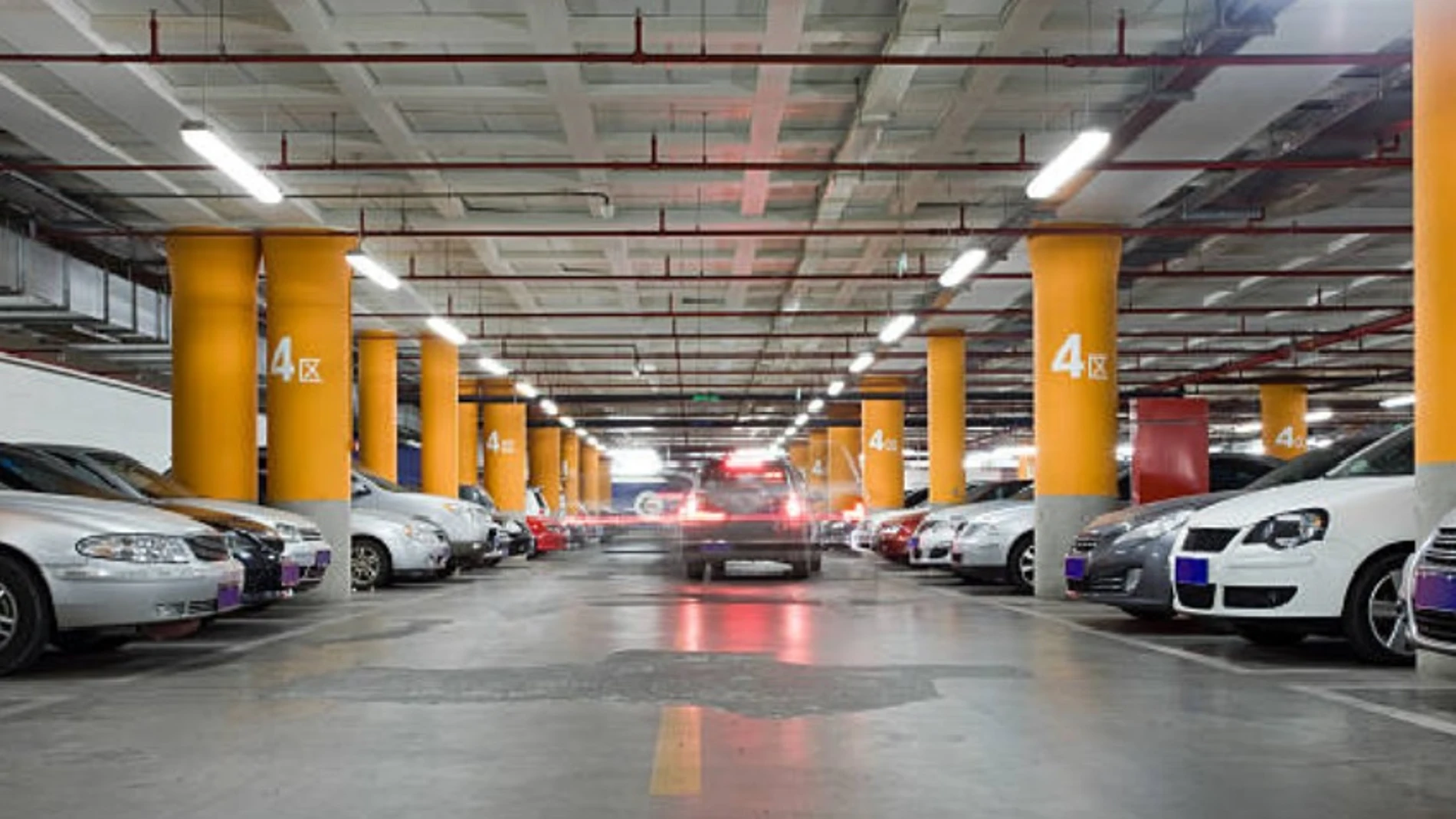 Parking de un centro comercial Parking de un centro comercial