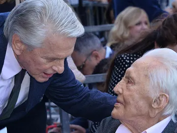 Michael Douglas y Kirk Douglas Michael Douglas y Kirk Douglas