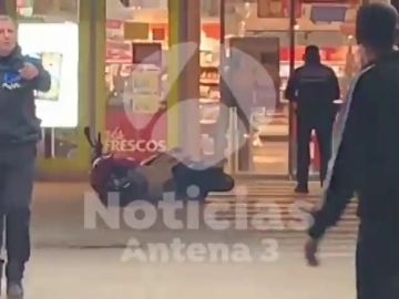 Dos detenidos por atracar con un cuchillo en un supermercado de Terrassa