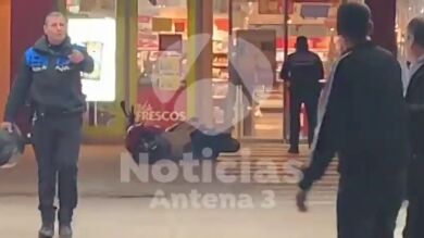 Dos detenidos por atracar con un cuchillo en un supermercado de Terrassa