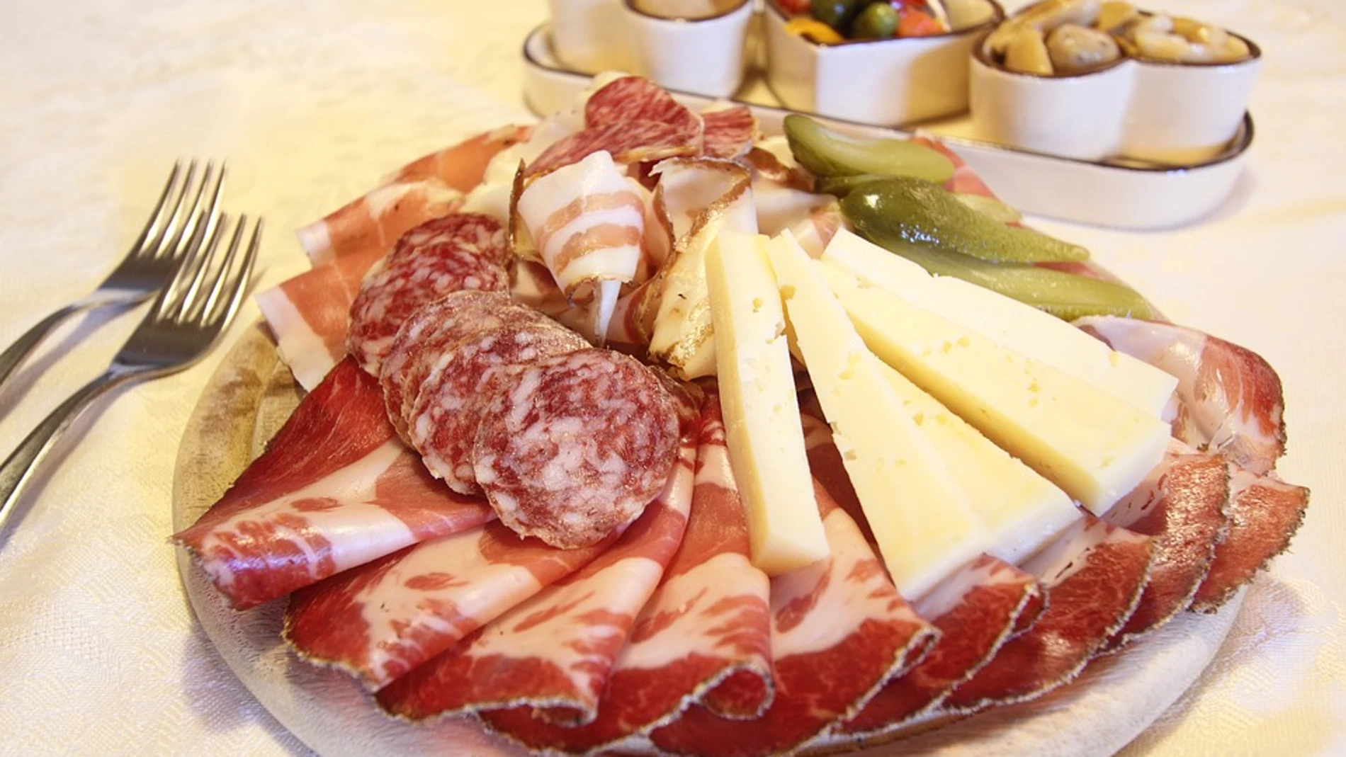 Embutidos y quesos, ¿cómo conservarlos? Embutidos y quesos, ¿cómo conservarlos?