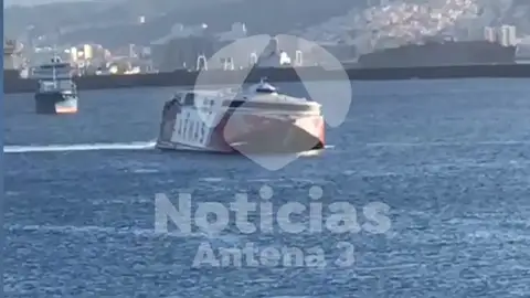 REEMPL: Tres personas rescatadas tras caer al agua al chocar un ferry con su barca en Gran Canaria REEMPL: Tres personas rescatadas tras caer al agua al chocar un ferry con su barca en Gran Canaria