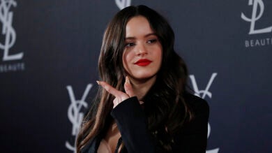 El diferente y aplaudido look invernal de Rosalía 