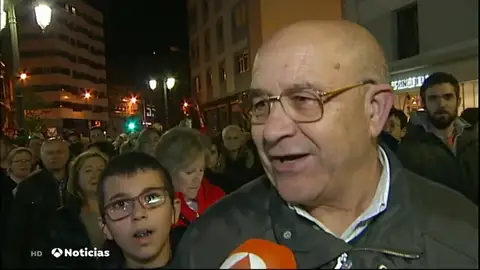 Miles de personas salen a las calles de Avilés y A Coruña al grito de "Alcoa no se cierra" para evitar el ERE Miles de personas salen a las calles de Avilés y A Coruña al grito de "Alcoa no se cierra" para evitar el ERE