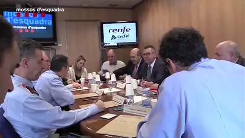 La seguridad del AVE en Sants confundió al pasajero de la maleta sospechosa y revisaron la de otra persona La seguridad del AVE en Sants confundió al pasajero de la maleta sospechosa y revisaron la de otra persona