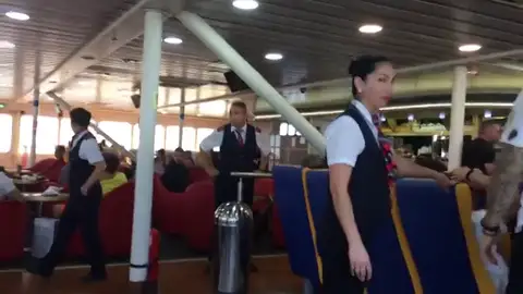 Así se ha vivido desde dentro del ferry el choque contra una barca en Gran Canaria Así se ha vivido desde dentro del ferry el choque contra una barca en Gran Canaria