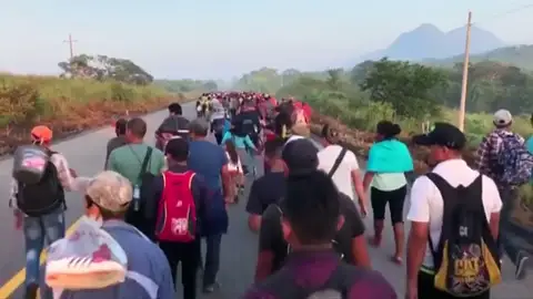 Agentes mexicanos desintegran cuarta caravana migrante en estado de Chiapas Agentes mexicanos desintegran cuarta caravana migrante en estado de Chiapas