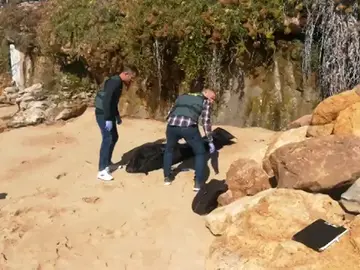 Exclusiva: Los inmigrantes de la patera que naufragó en Caños de Meca pagaron 2.000 euros cada uno; 2.500 los que llevaban chaleco salvavidas Exclusiva: Los inmigrantes de la patera que naufragó en Caños de Meca pagaron 2.000 euros cada uno; 2.500 los que llevaban chaleco salvavidas