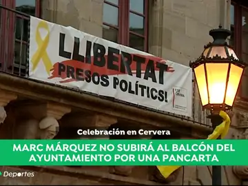 Marc Márquez no saldrá al balcón del Ayuntamiento de Cervera si no retiran un cartel de apoyo a los políticos presos Marc Márquez no saldrá al balcón del Ayuntamiento de Cervera si no retiran un cartel de apoyo a los políticos presos