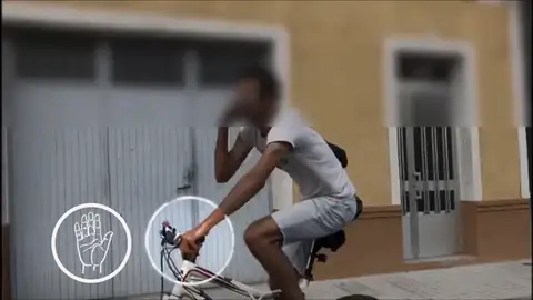 REEMPLAZO Triple negligencia de un ciclista imprudente: sin casco, usando su móvil y dando positivo en drogas REEMPLAZO Triple negligencia de un ciclista imprudente: sin casco, usando su móvil y dando positivo en drogas