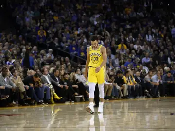 Stephen Curry, en el duelo ante los Bucks Stephen Curry, en el duelo ante los Bucks