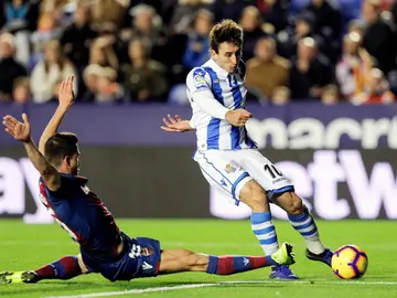 Odriozola, en una acción ante el Levante Odriozola, en una acción ante el Levante