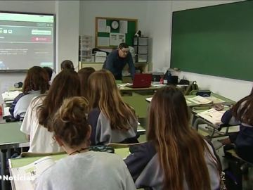 El PP anuncia que está en contra de la reforma educativa planteada por el PSOE y el Gobierno catalán a favor. El PP anuncia que está en contra de la reforma educativa planteada por el PSOE y el Gobierno catalán a favor.