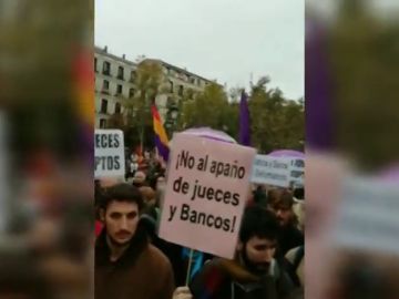 Cientos de personas protestan ante el Supremo contra el fallo sobre las hipotecas