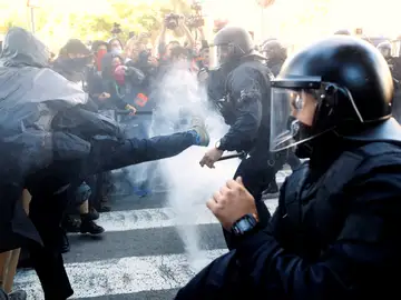Carga policial contra los CDR en Barcelona Carga policial contra los CDR en Barcelona