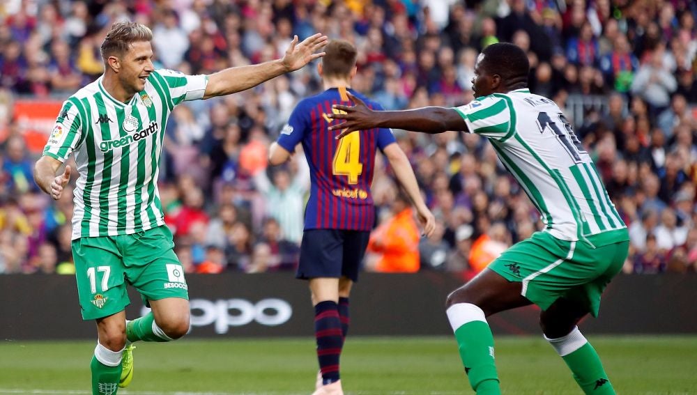 Joaquín celebra el 0-2 en el Camp Nou