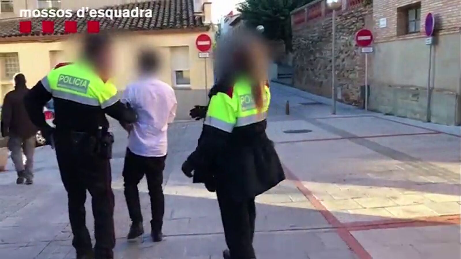 Los Mossos detienen a un estafador que consiguió 50.000 euros pidiendo microcréditos con datos de sus víctimas