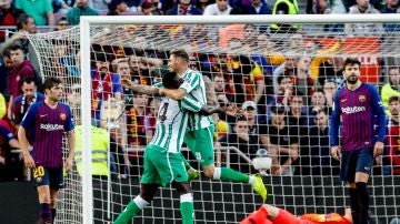 Joaquín celebra su gol en el Camp Nou