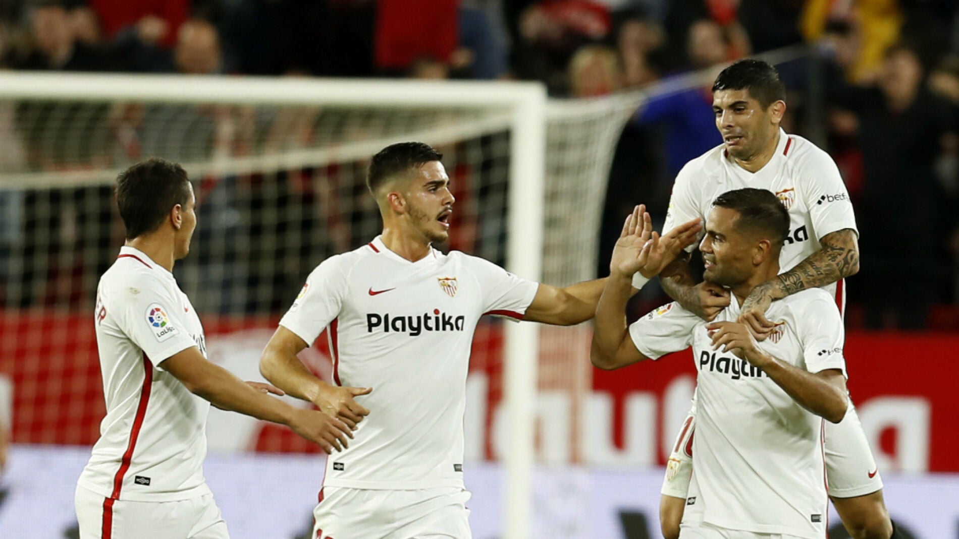 El Sevilla celebra un gol