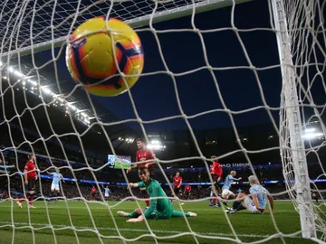 David Silva bate a De Gea para hacer el 1-0 ante el United David Silva bate a De Gea para hacer el 1-0 ante el United