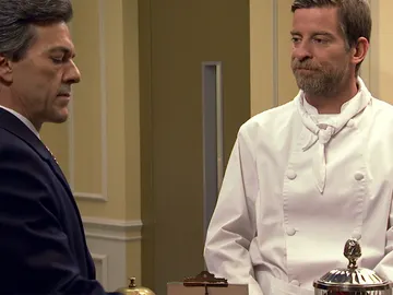 Marcelino no quiere a Jesús en el bar e intenta deshacerse de él Marcelino no quiere a Jesús en el bar e intenta deshacerse de él