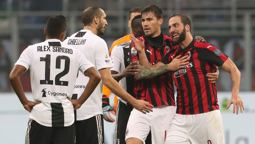 Higuaín expulsado del Milán - Juventus tras una doble amarilla directa