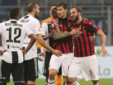 Higuaín expulsado del Milán - Juventus tras una doble amarilla directa Higuaín expulsado del Milán - Juventus tras una doble amarilla directa