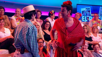 El espectacular vestido de rociera de Arturo Valls en '¡Ahora Caigo!'