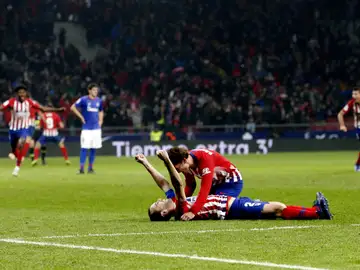 Godín tras marcar lesionado ante el Athletic Godín tras marcar lesionado ante el Athletic