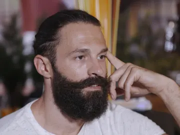 Juanra aborda el tema de la relación abierta en su reunión con Miquel Juanra aborda el tema de la relación abierta en su reunión con Miquel