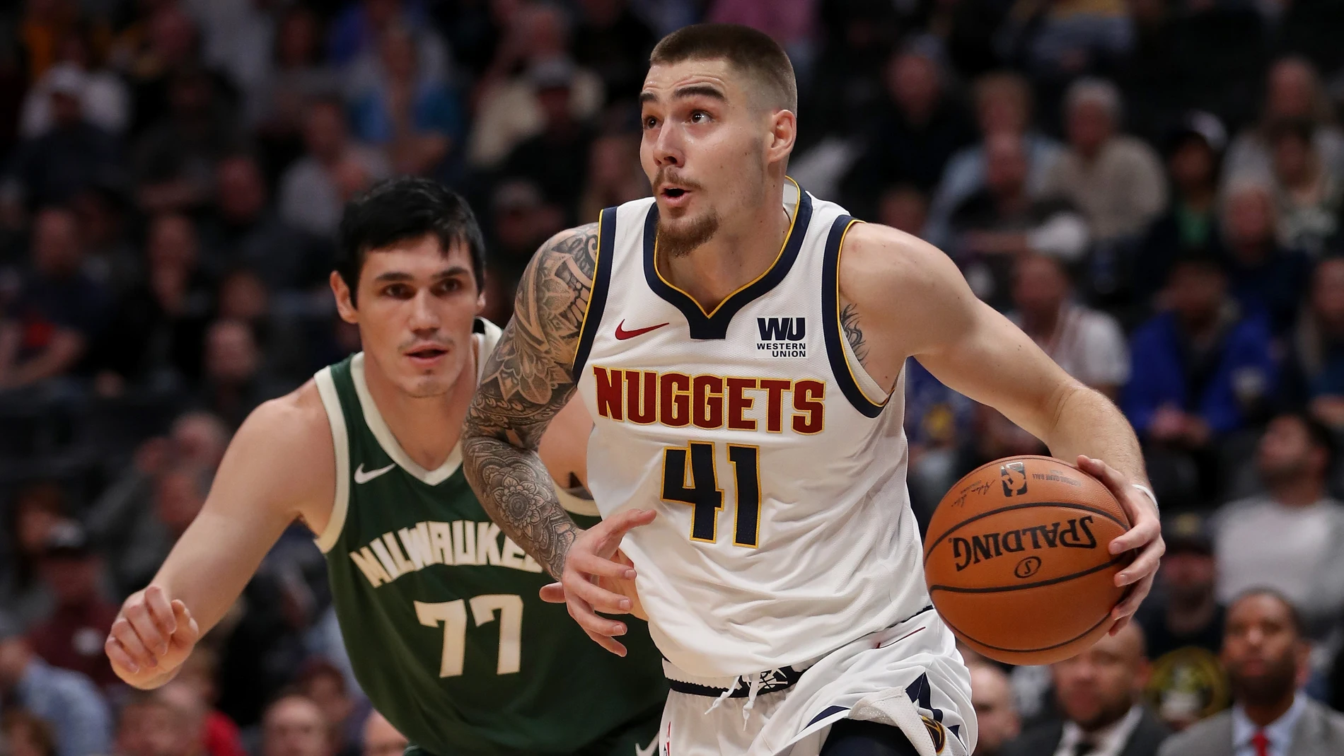 Juancho Hernangómez entra a canasta ante los Bucks Juancho Hernangómez entra a canasta ante los Bucks