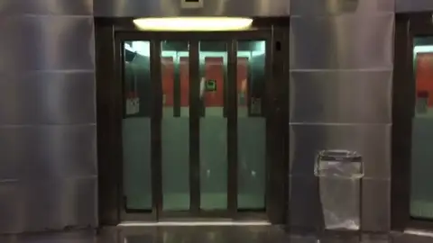 Libertad para ocho de los 15 detenidos por un presunto delito de agresión sexual a una joven en Santa Coloma de Gramanet Libertad para ocho de los 15 detenidos por un presunto delito de agresión sexual a una joven en Santa Coloma de Gramanet