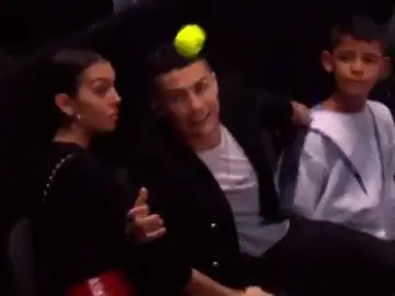 Cristiano intenta 'cazar' una bola en la Copa Masters Cristiano intenta 'cazar' una bola en la Copa Masters