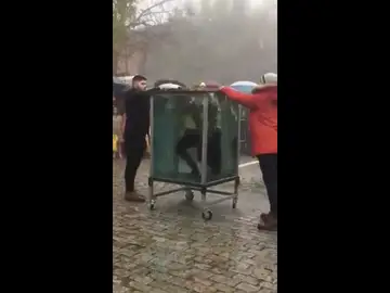 Pierde el conocimiento durante un truco de escapismo bajo el agua en Navacerrada Pierde el conocimiento durante un truco de escapismo bajo el agua en Navacerrada
