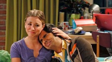 Penny y Raj en 'The Big Bang Theory' Penny y Raj en 'The Big Bang Theory'