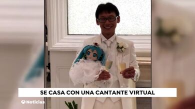 Un japonés se casa con Hatsune Miku, una estrella pop virtual