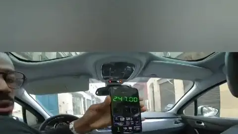 Dos turistas tailandeses denuncian a un taxista por cobrarles 247 euros en un trayecto de 45 kilómetros Dos turistas tailandeses denuncian a un taxista por cobrarles 247 euros en un trayecto de 45 kilómetros