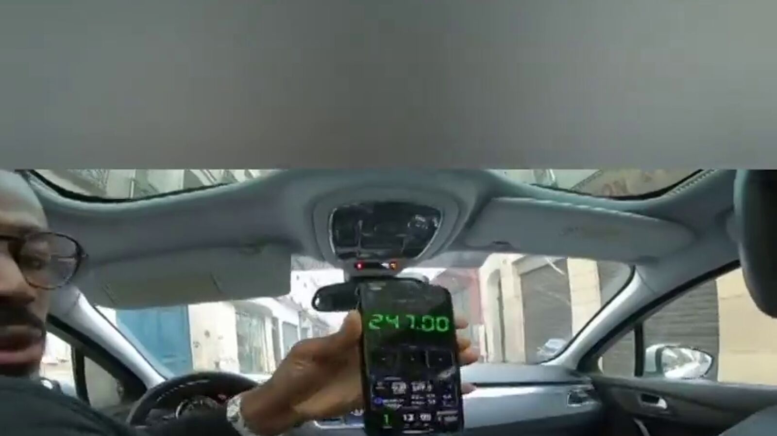 Dos turistas tailandeses denuncian a un taxista por cobrarles 247 euros en un trayecto de 45 kilómetros